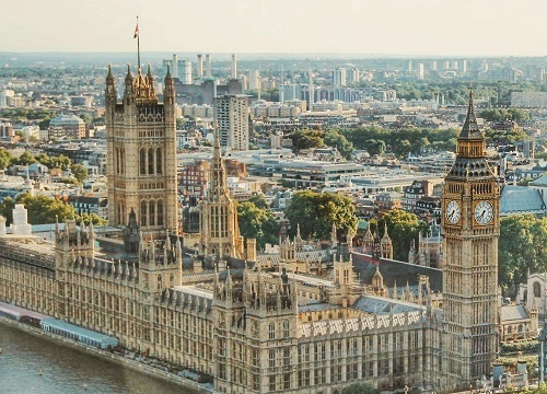 Image shows Houses of Parliament. Photo by Dominika Gregušová: https://www.pexels.com/photo/city-view-at-london-672532/